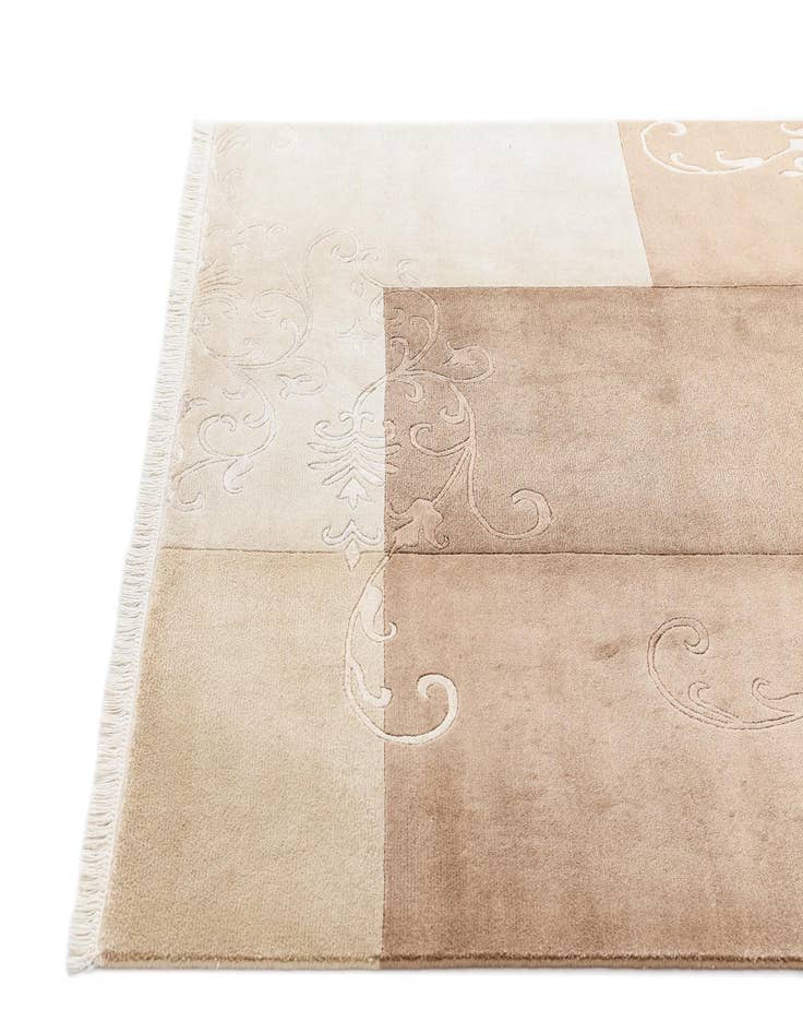 Detail image of 5' 7 x 8' Darya Rug