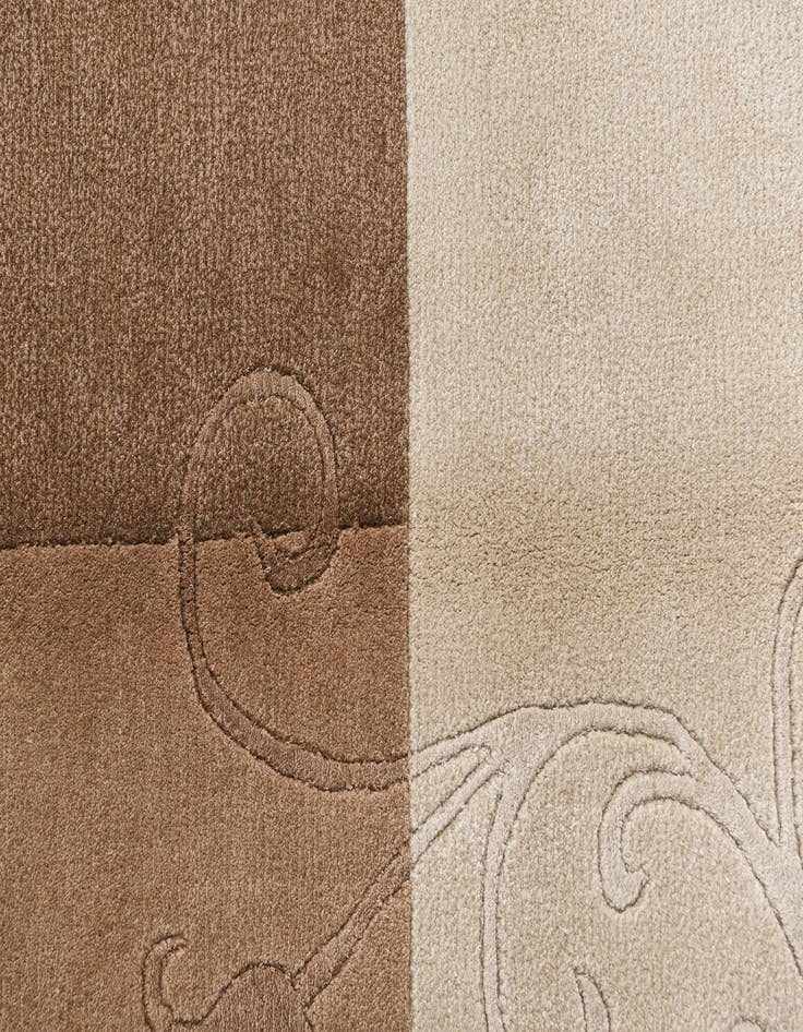 Detail image of 5' 7 x 8' Darya Rug