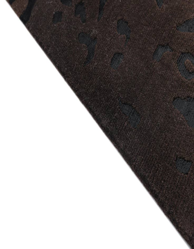 Detail image of 5' 9 x 8' Darya Rug