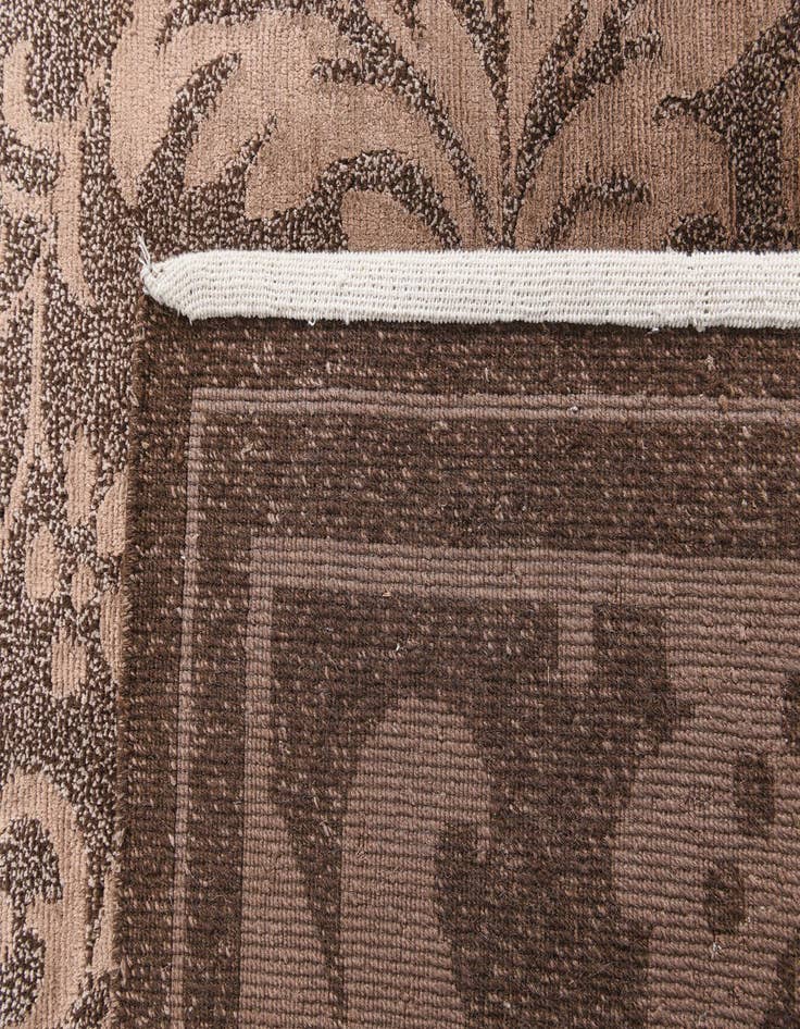 Detail image of 5' 9 x 8' Darya Rug