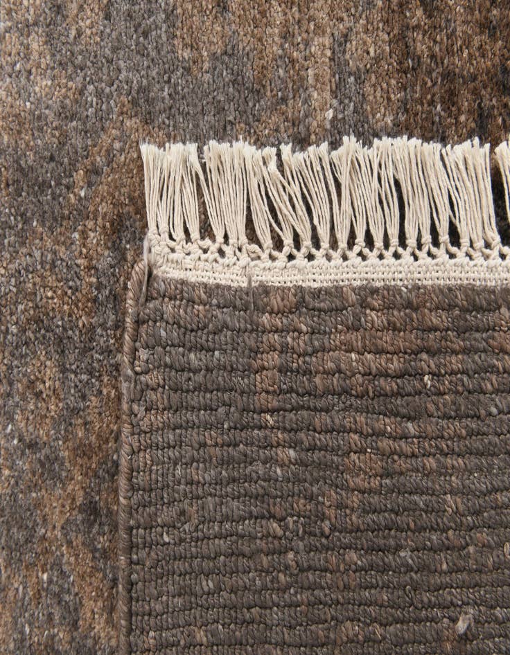 Detail image of 6' 7 x 9' 10 Hand Knotted Darya Wool Rug