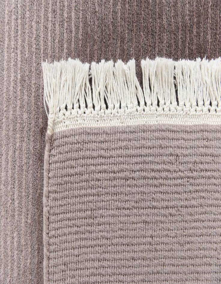 Detail image of 6' 8 x 9' 10  Hand Knotted Darya Wool Rug