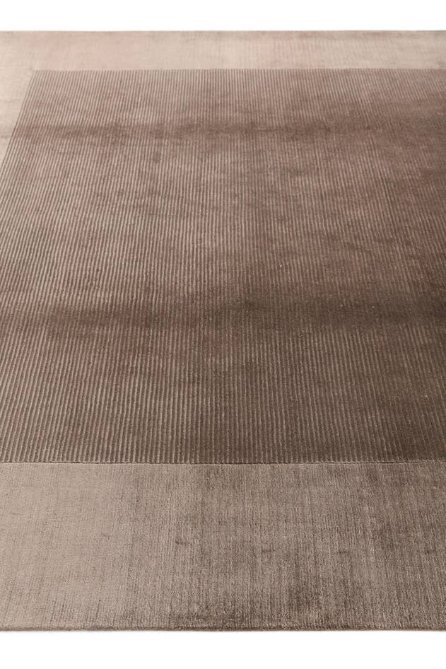 Detail image of 6' 8 x 9' 11 Hand Knotted Darya Wool Rug