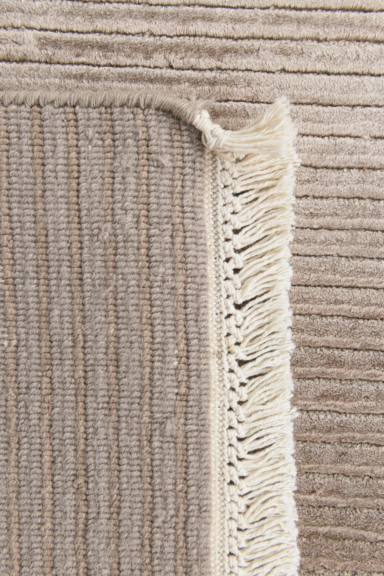 2' 7 x 5' Hand Knotted Darya Wool Rug