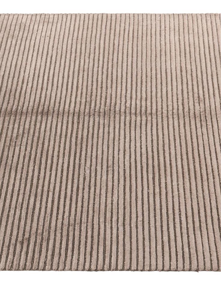 Detail image of 3' 11 x 5' 10 Darya Rug