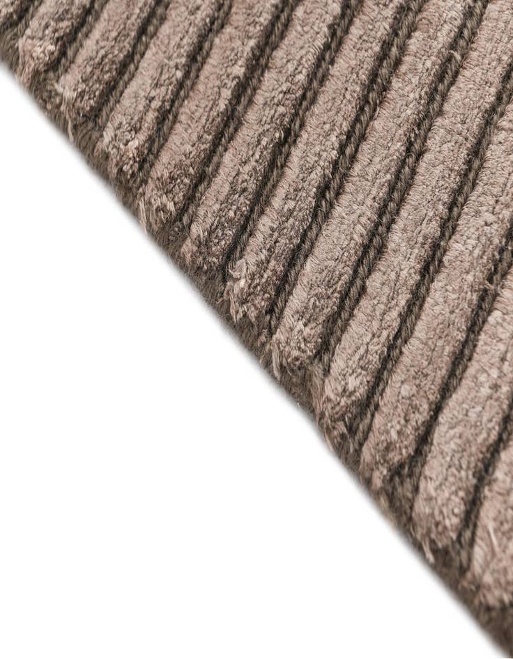 Detail image of 3' 11 x 5' 10 Darya Rug