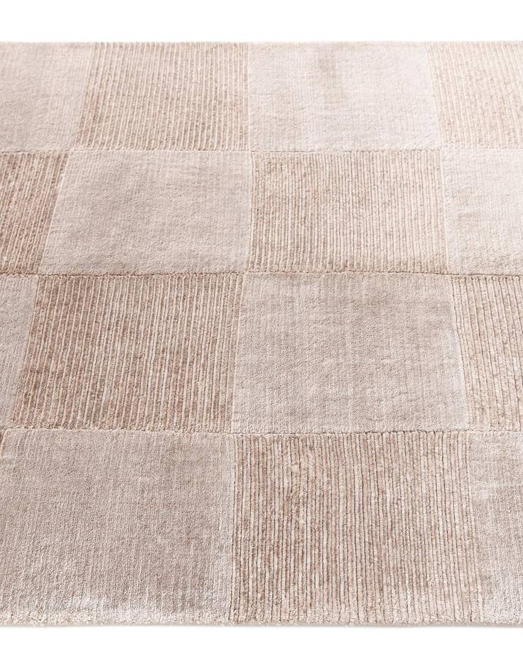 Detail image of 3' 11 x 6' 1 Darya Rug