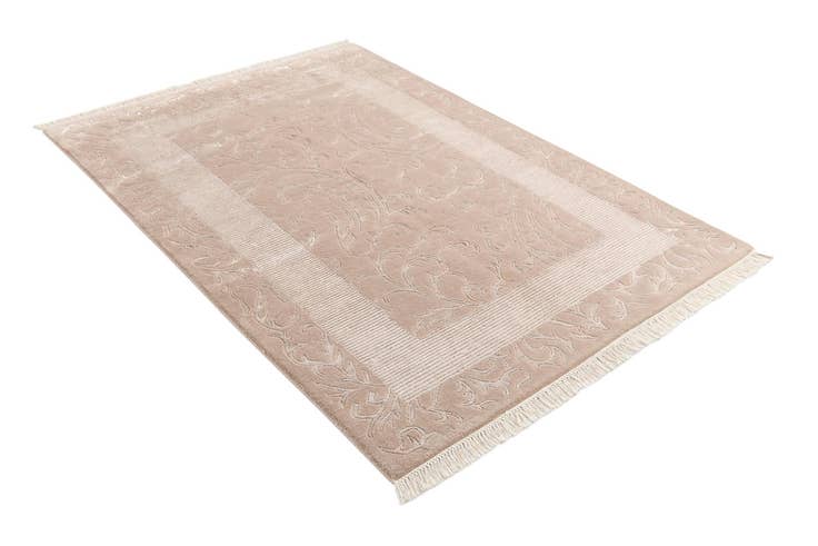 Detail image of 4' 3 x 6' 4 Darya Rug