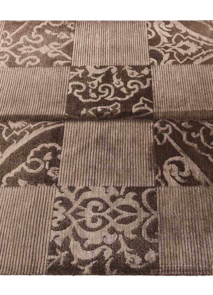 Detail image of 4' 1 x 6' Darya Rug