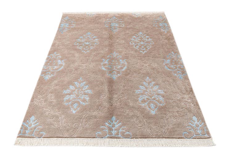Detail image of 4' 3 x 6' 4 Darya Rug