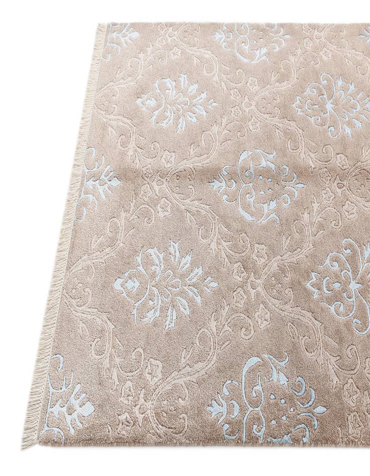 Detail image of 4' 3 x 6' 4 Darya Rug