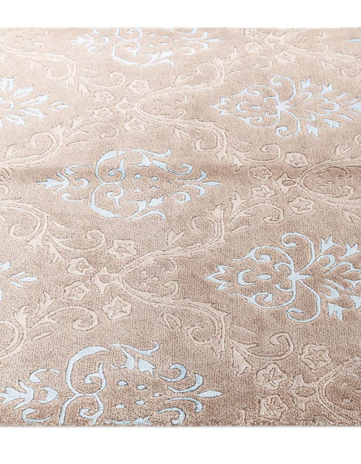 Detail image of 4' 3 x 6' 4 Darya Rug