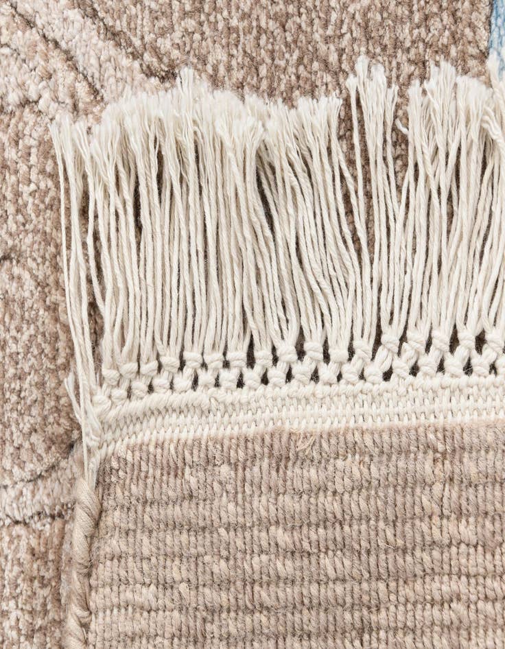 Detail image of 4' 3 x 6' 4 Darya Rug