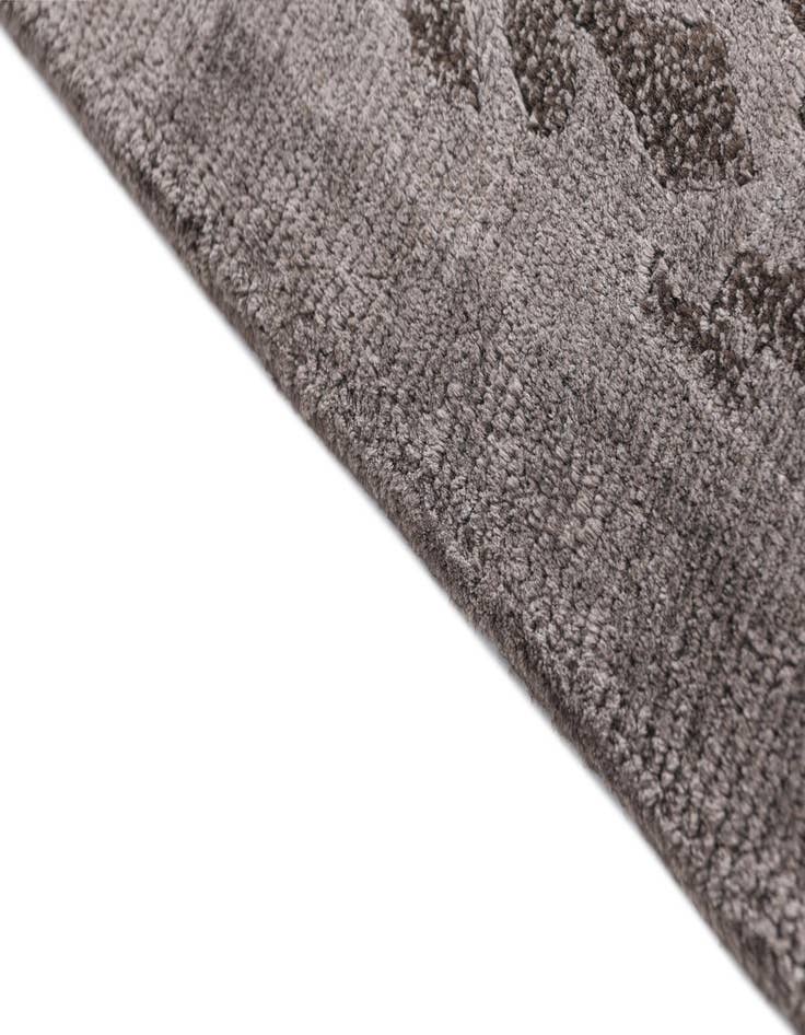 Detail image of 4' 1 x 6' Darya Rug