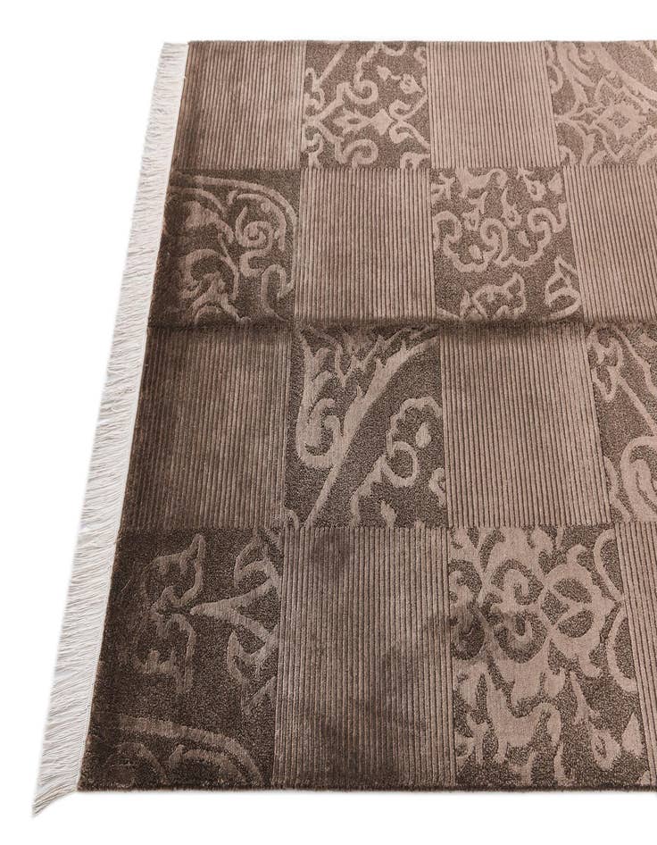 Detail image of 4' 1 x 6' Darya Rug