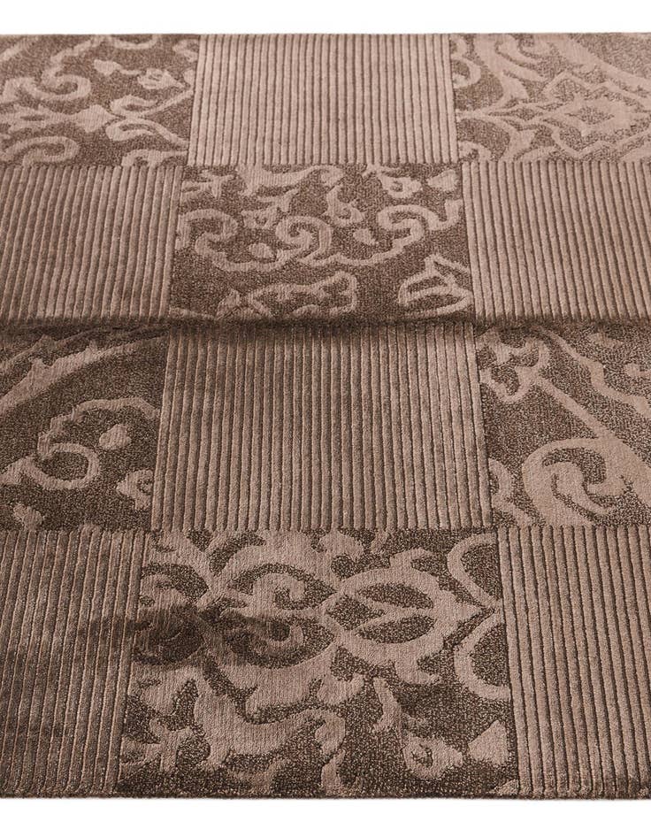 Detail image of 4' 1 x 6' Darya Rug