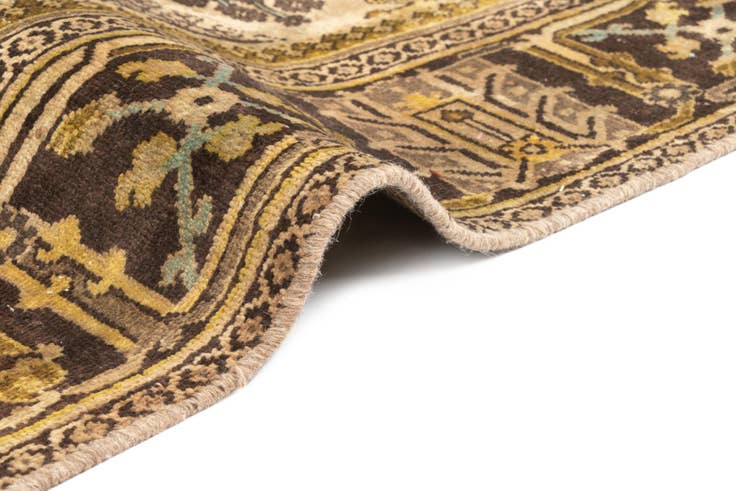 Detail image of 6' 10 x 10' 1 Farahan Rug