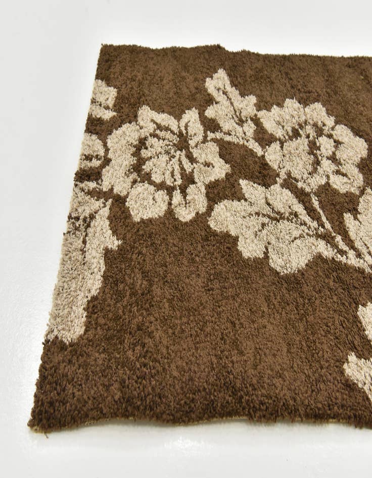 Detail image of 4' x 5' 7 Frieze Rug