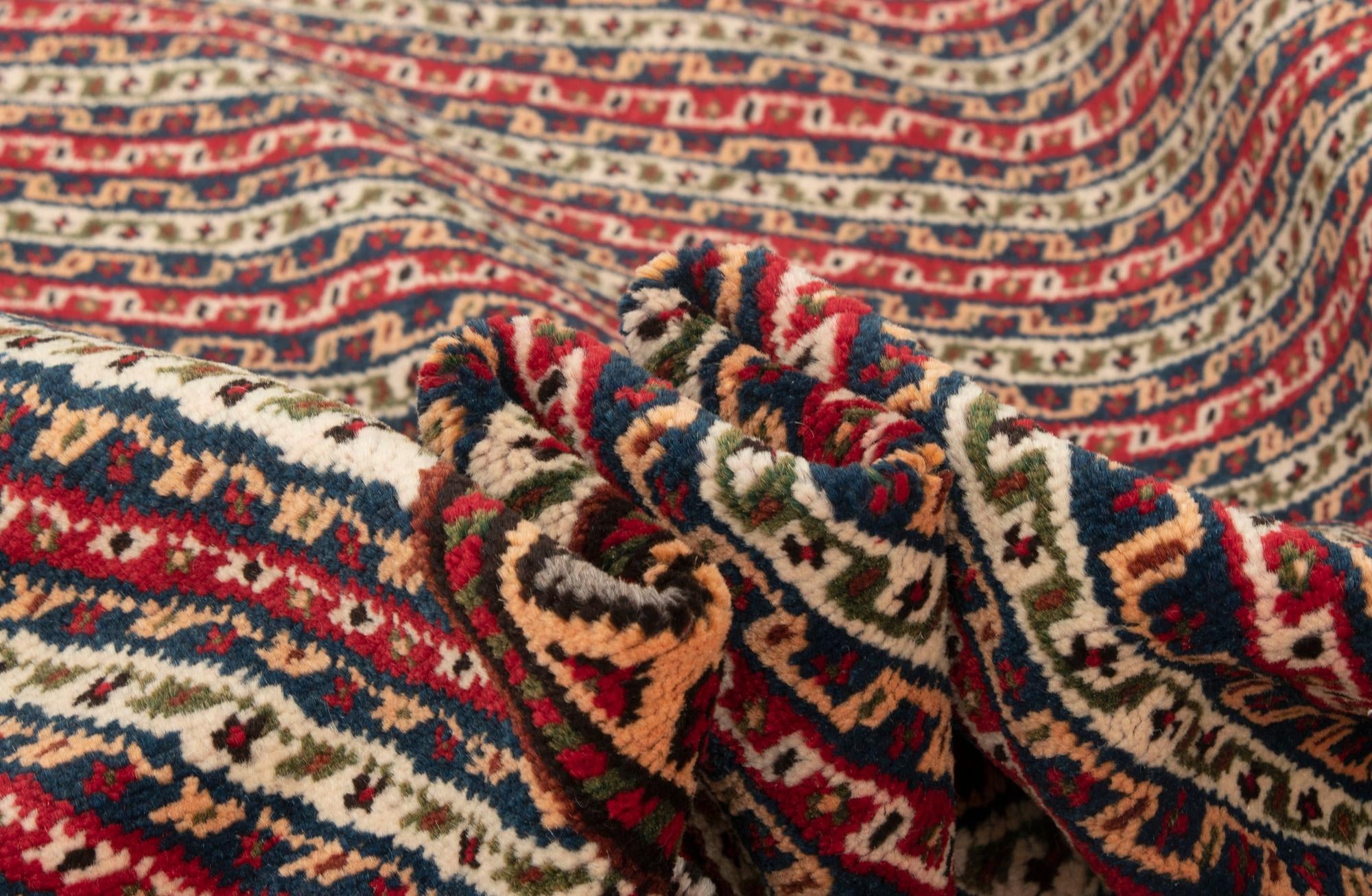 5' 1 x 8' 4 Hand Knotted Ghashghai Persian Wool Rug
