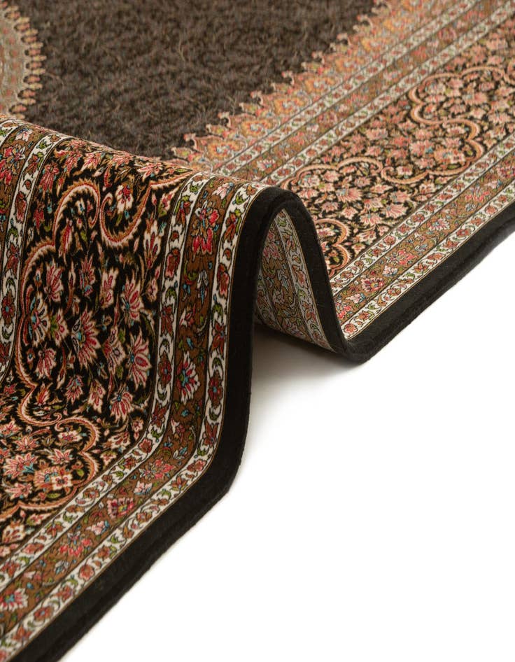 Detail image of 6' 5 x 9' 11 Ghom Design Rug