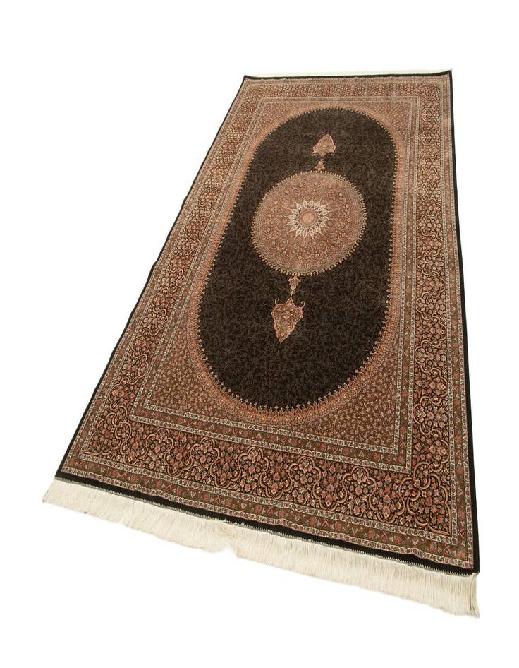 Detail image of 6' 5 x 9' 11 Ghom Design Rug