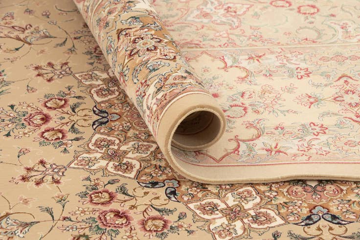 Detail image of 6' 6 x 9' 8 Ghom Design Rug