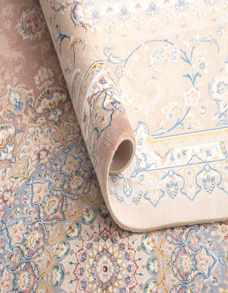 Detail image of 6' 7 x 9' 10 Ghom Design Rug