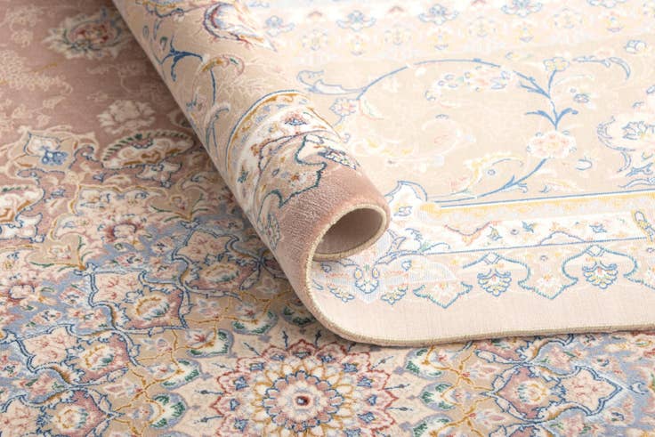 Detail image of 6' 7 x 9' 10 Ghom Design Rug