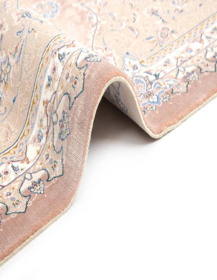 Detail image of 6' 7 x 9' 10 Ghom Design Rug