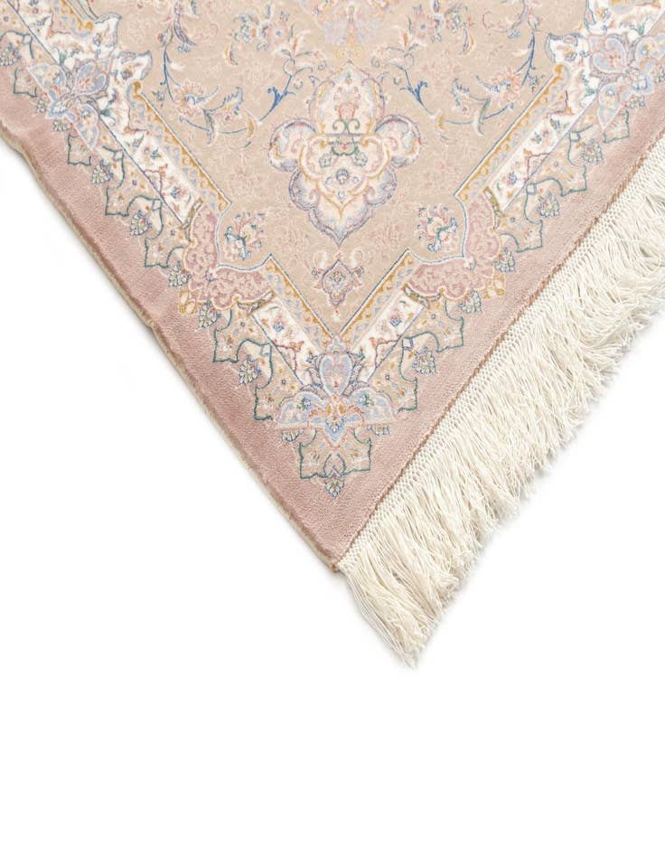 Detail image of 6' 7 x 9' 10 Ghom Design Rug