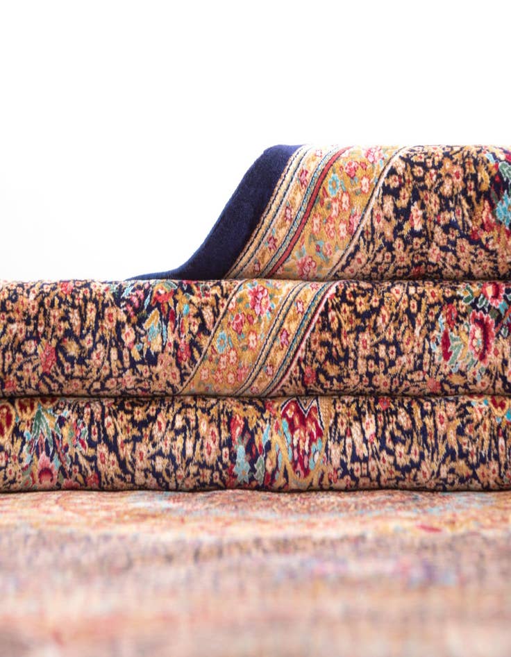 Detail image of 6' 7 x 9' 10 Ghom Design Rug