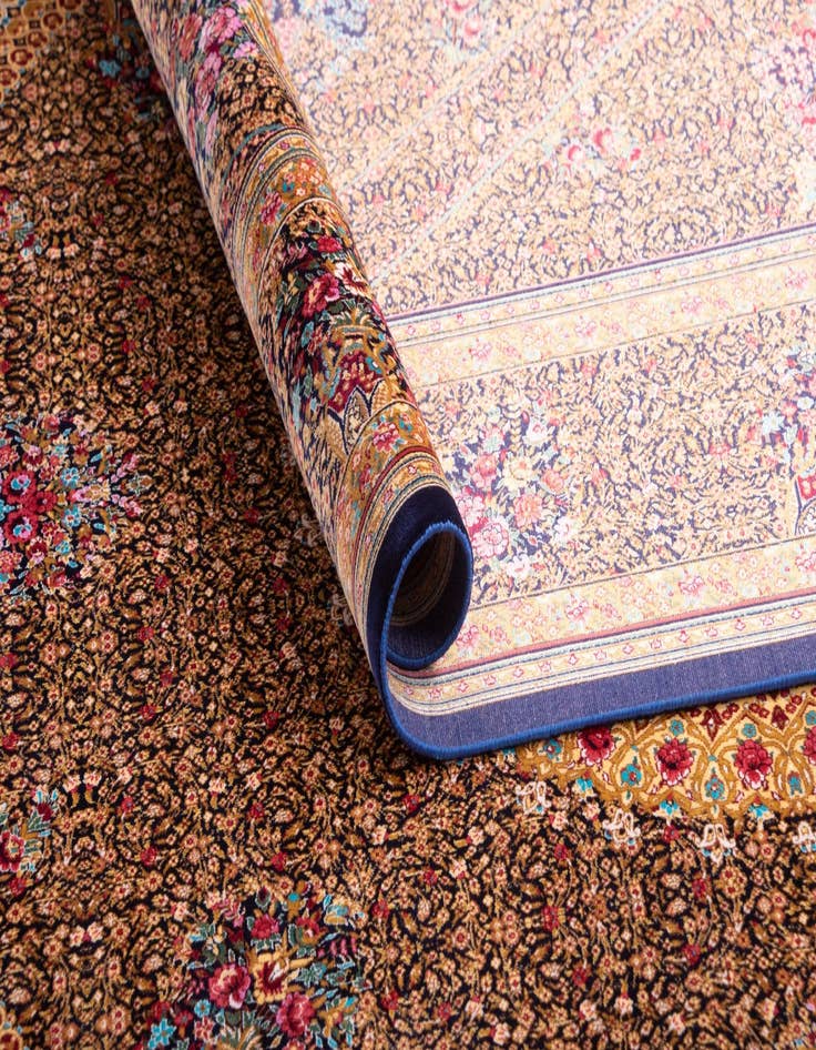 Detail image of 6' 7 x 9' 10 Ghom Design Rug