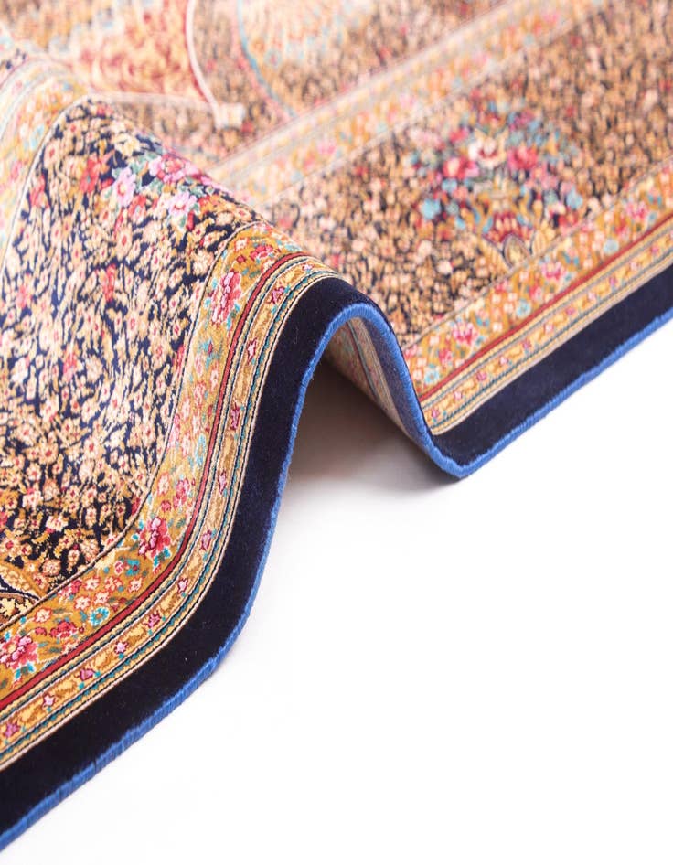 Detail image of 6' 7 x 9' 10 Ghom Design Rug