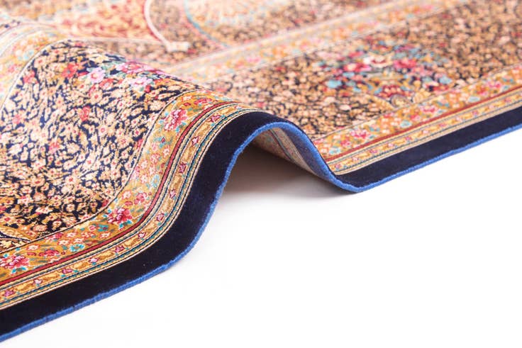 Detail image of 6' 7 x 9' 10 Ghom Design Rug