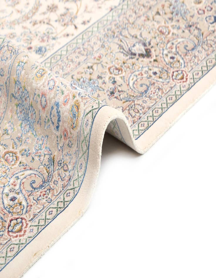 Detail image of 4' 11 x 7' 5 Ghom Design Rug