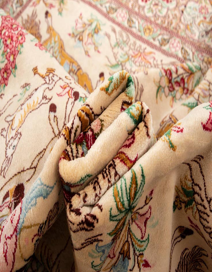 Detail image of 4' 4 x 6' 5 Ghom Rug