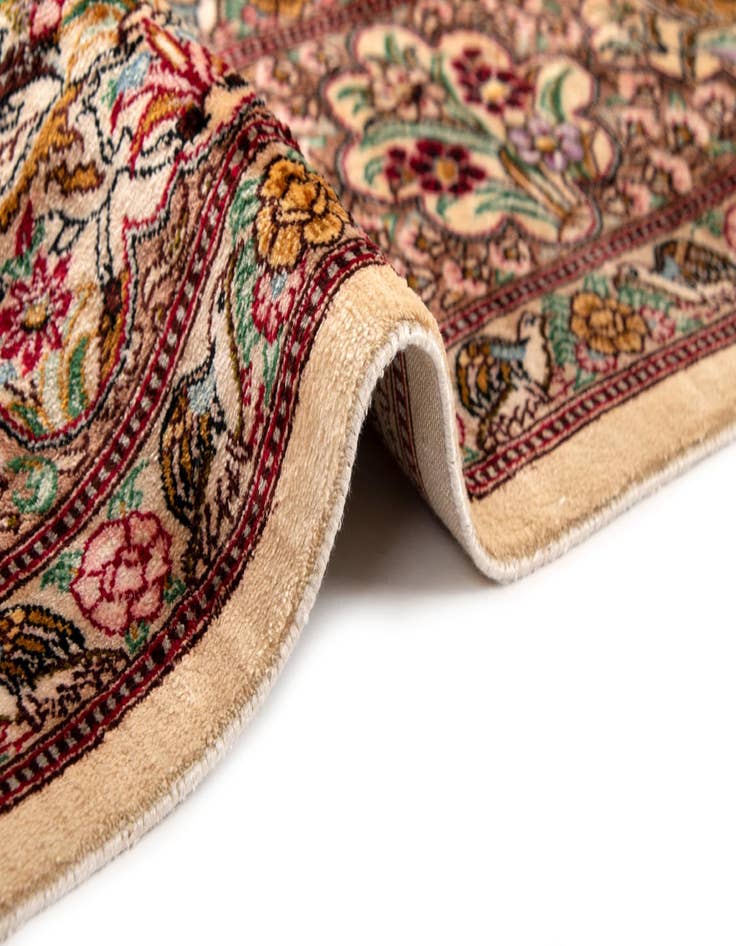 Detail image of 4' 4 x 6' 5 Ghom Rug