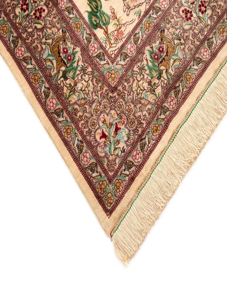 Detail image of 4' 4 x 6' 5 Ghom Rug