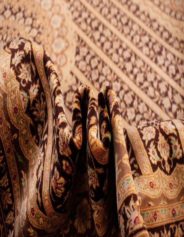 Detail image of 4' 6 x 6' 8 Ghom Silk Rug