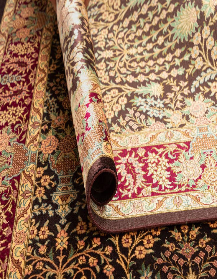 Detail image of 3' 2 x 4' 10 Ghom Silk Rug