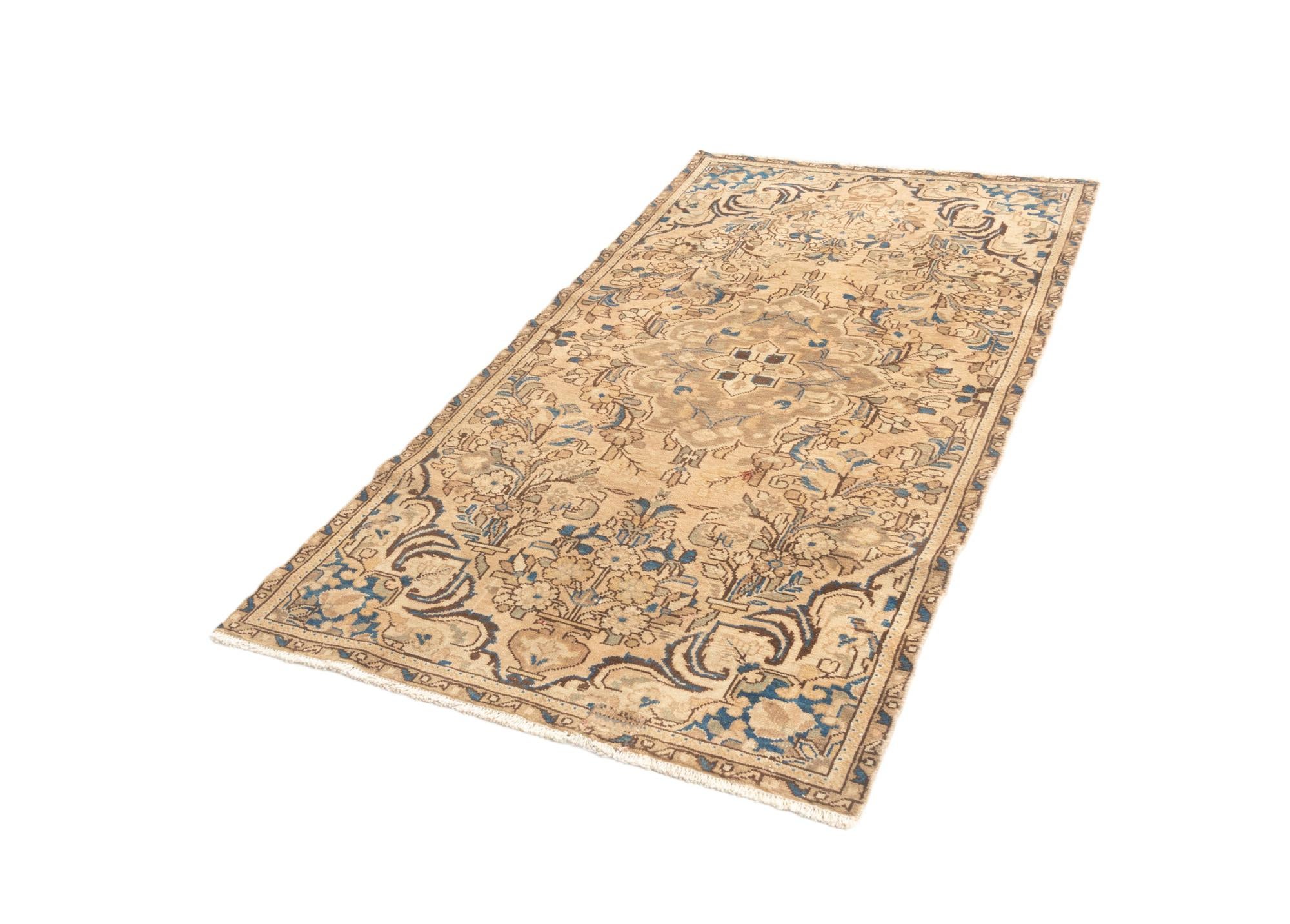 3' 8 x 6' 9 Hamedan Rug