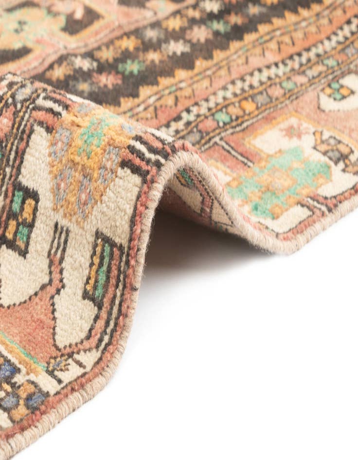 Detail image of 5' 6 x 9' 5 Hamedan Rug