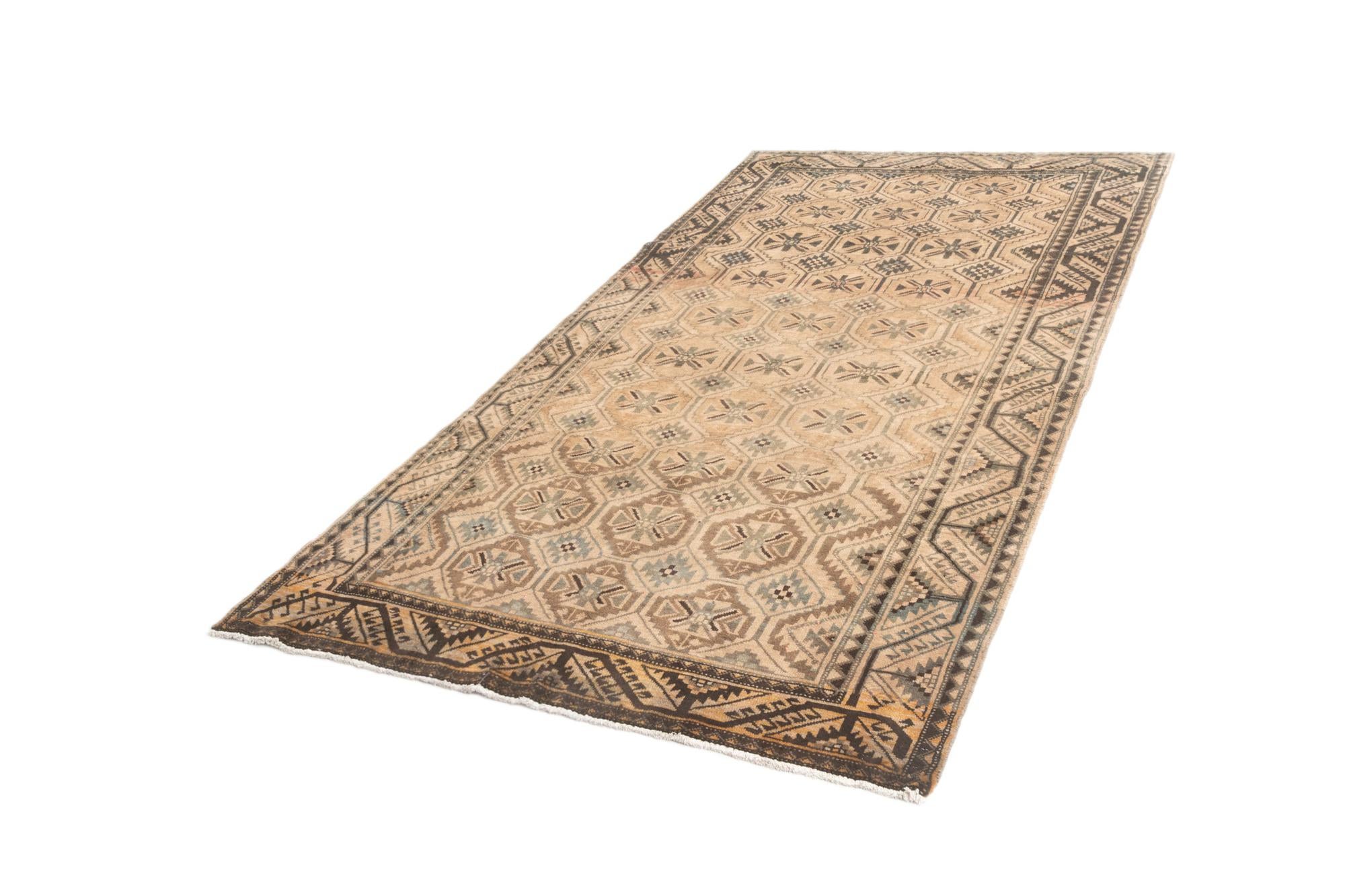 5' 2 x 9' 7 Hamedan Rug
