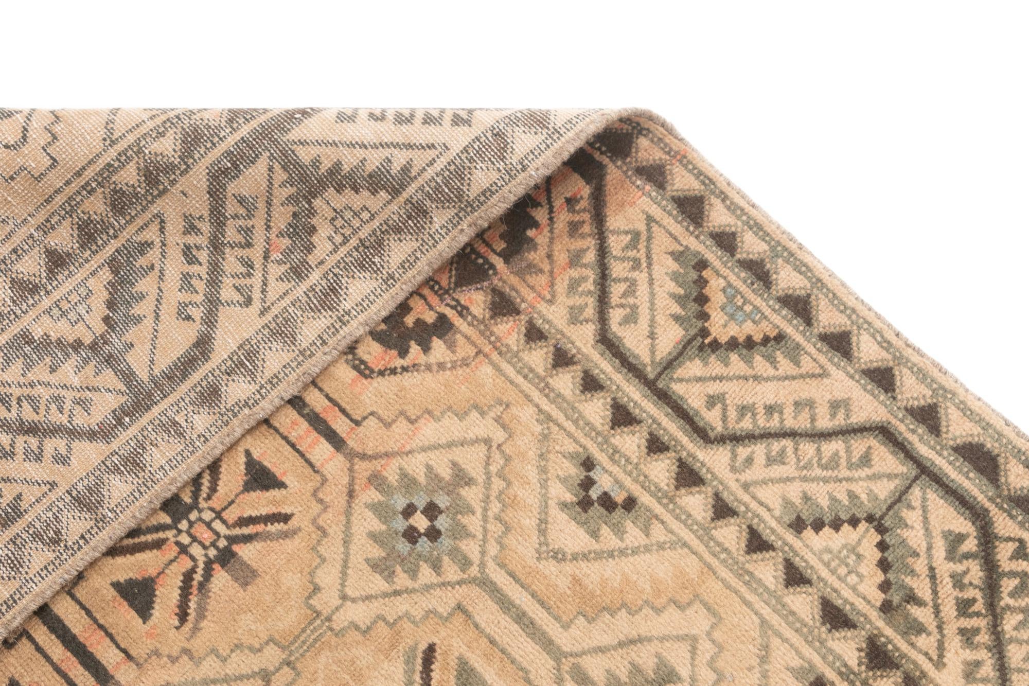 5' 2 x 9' 7 Hamedan Rug