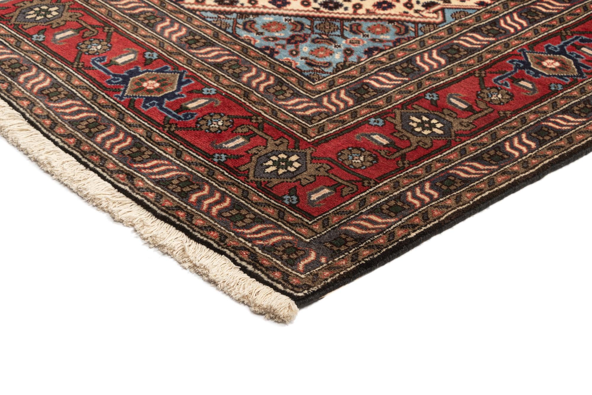 7' 6 x 10' 8 Heriz Wool Rug