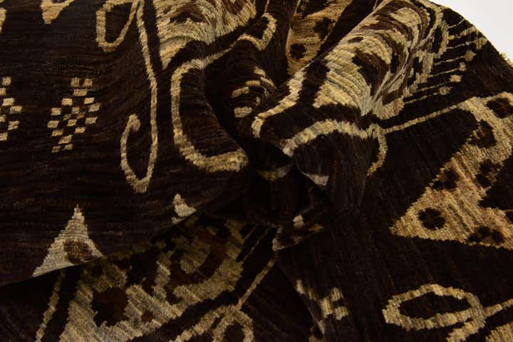 6' 10 x 9' 10 Hand Knotted Ikat Rug