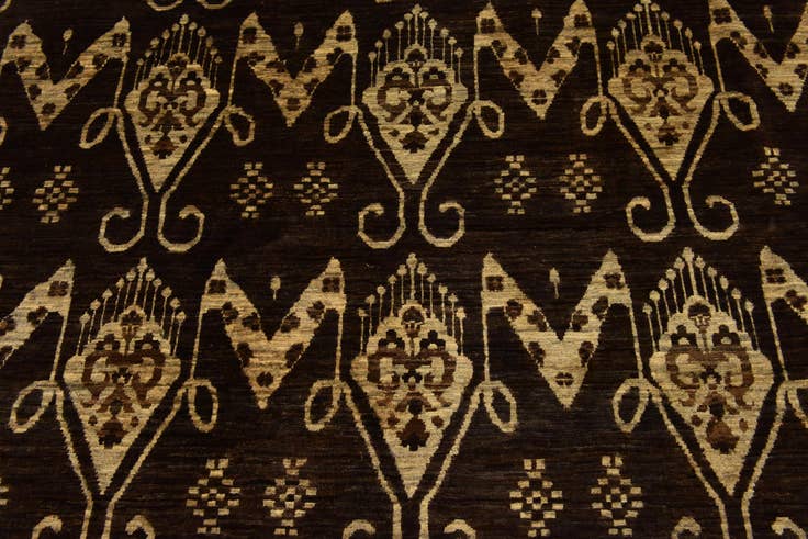 Detail image of 6' 10 x 9' 10 Hand Knotted Ikat Rug