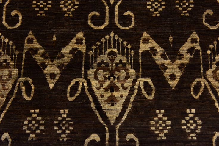 Detail image of 6' 10 x 9' 10 Hand Knotted Ikat Rug