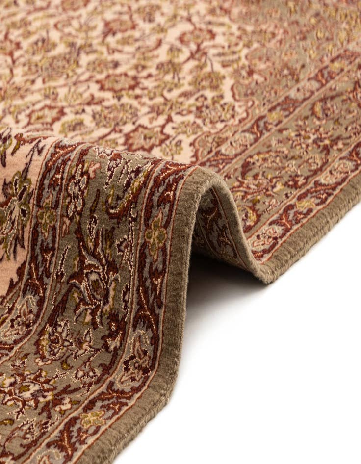 Detail image of 3' 6 x 5' 6 Isfahan Rug