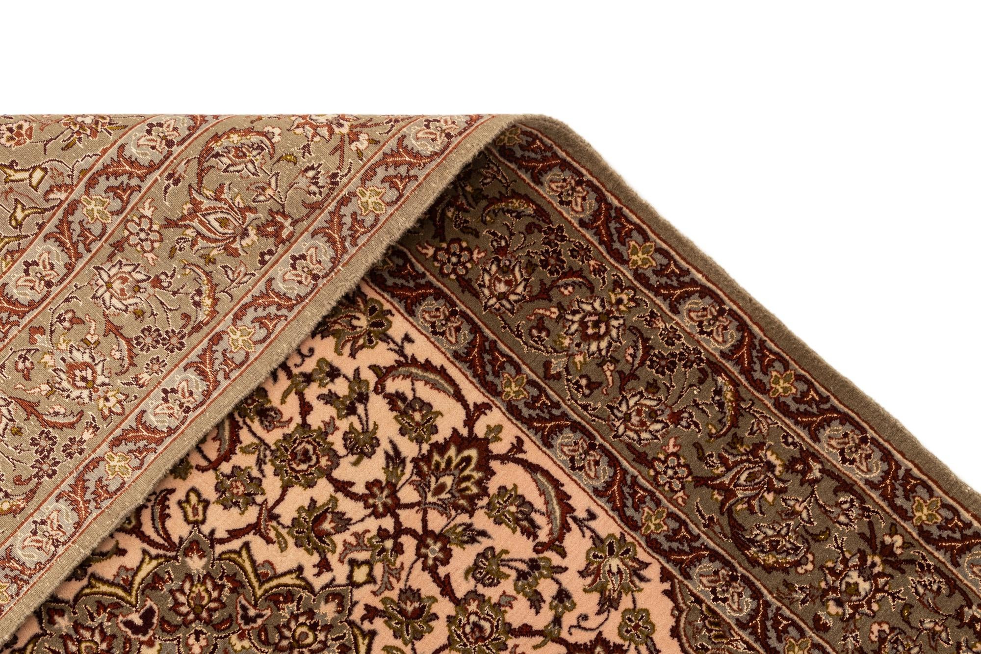 3' 6 x 5' 6 Isfahan Rug